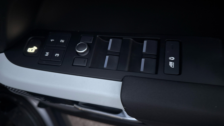 Land Rover Defender 2.0 D240 SE 110 5dr Auto Diesel Estate